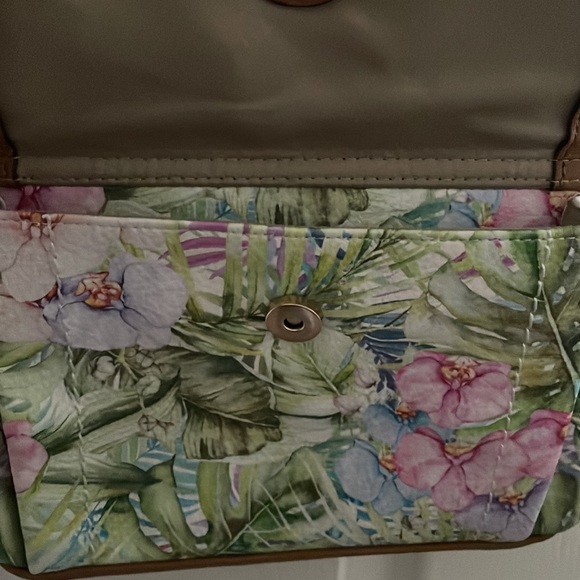 Brand new   Never used    Smoke free home    Colorful  perfect for spring - Picture 2 of 4